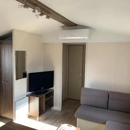 Mobilhome Dans Un Village 4*