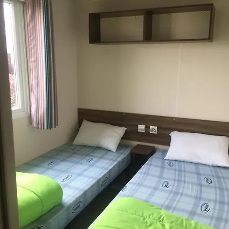 Kemping Mobilhome Dans Un Village 4*